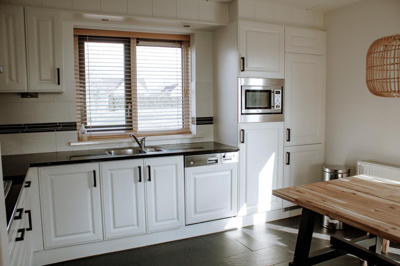 Hébergement de vacances Luxus Familienvilla Mit Jacuzzi & Sauna 2 Tzummarum